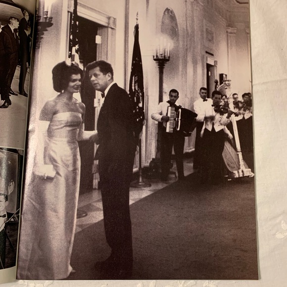 JACKIE- 1929-1994 - Picture 5 of 6